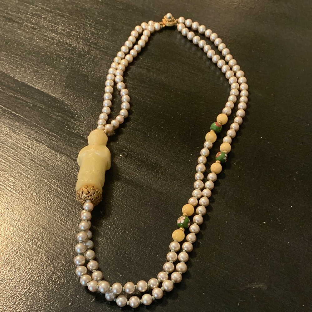 Vintage- Elegant Pearl and Jade Necklace! - Picture 5 of 6